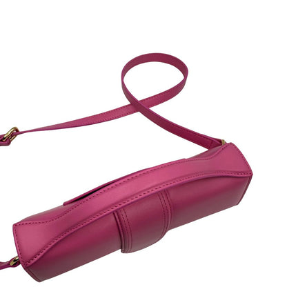 manico  Borsa Jacquemus nella versione Le Grand Bambino neon pink, di lusso, originale, eccellenti condizioni, usata. 