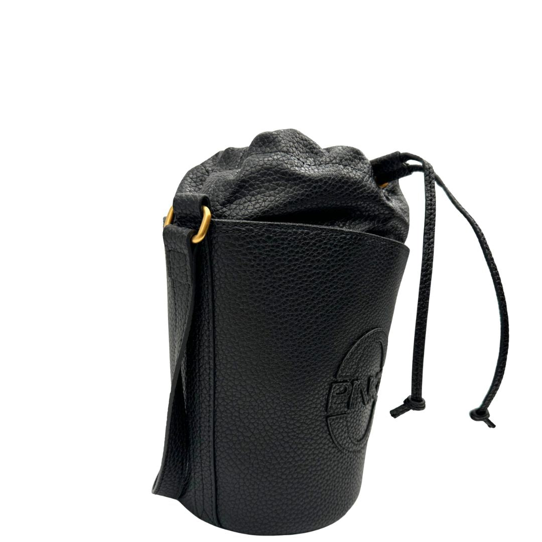 lato  Secchiello Pinko in pelle martellata nera, di lusso, originale, eccellenti condizioni, usata. 