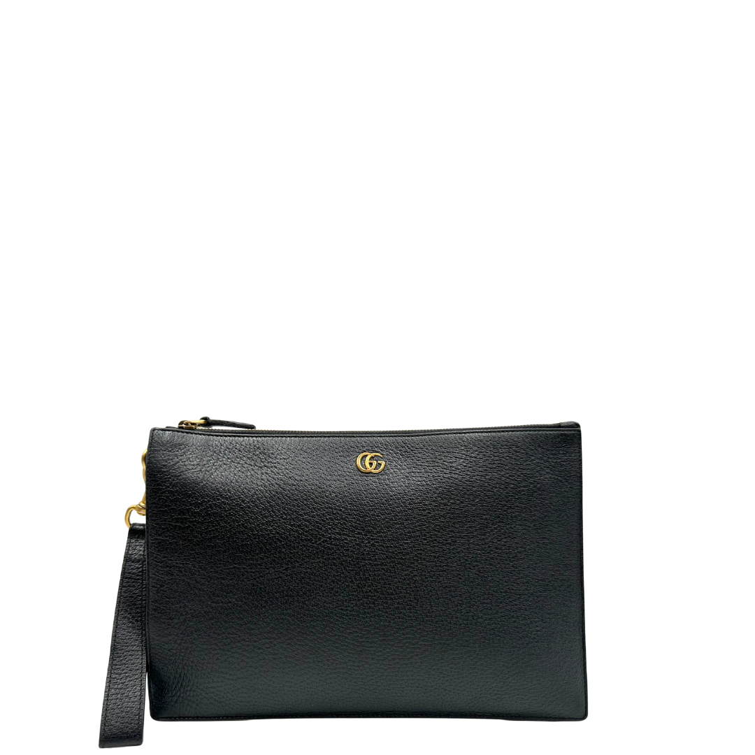 Front, Pochette Gucci in pelle martellata nera e hardware dorato. Originale, usata, di lusso, in ottime condizioni.
