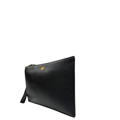 Lato sinistro, Pochette Gucci in pelle martellata nera e hardware dorato. Originale, usata, di lusso, in ottime condizioni.