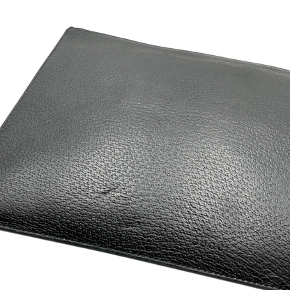 Retro, Pochette Gucci in pelle martellata nera e hardware dorato. Originale, usata, di lusso, in ottime condizioni.