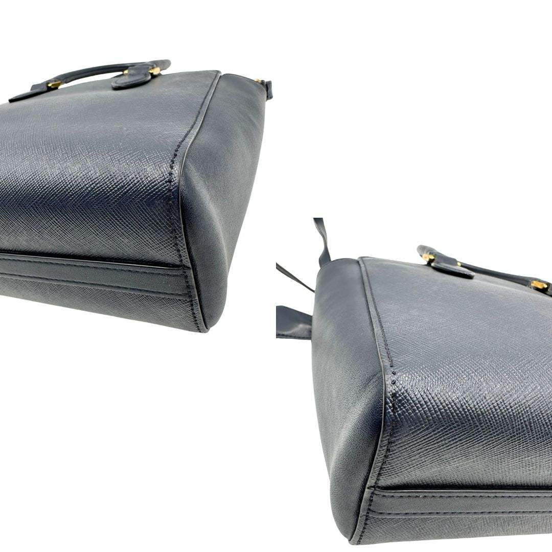 angoli Borsa Prada in pelle saffiano blu, di lusso, originale, ottime condizioni, usata. 