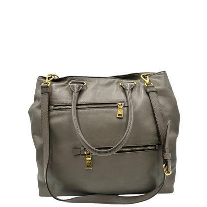 retro Borsa Prada in pelle color tortora con tracolla e parti metalliche dorate, di lusso, originale, ottime condizioni, usata. 