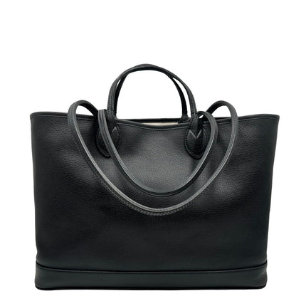 retro vShopper Gucci in pelle nera impreziosita da doppia GG in metallo dorato, di lusso, originale, ottime condizioni, usata.