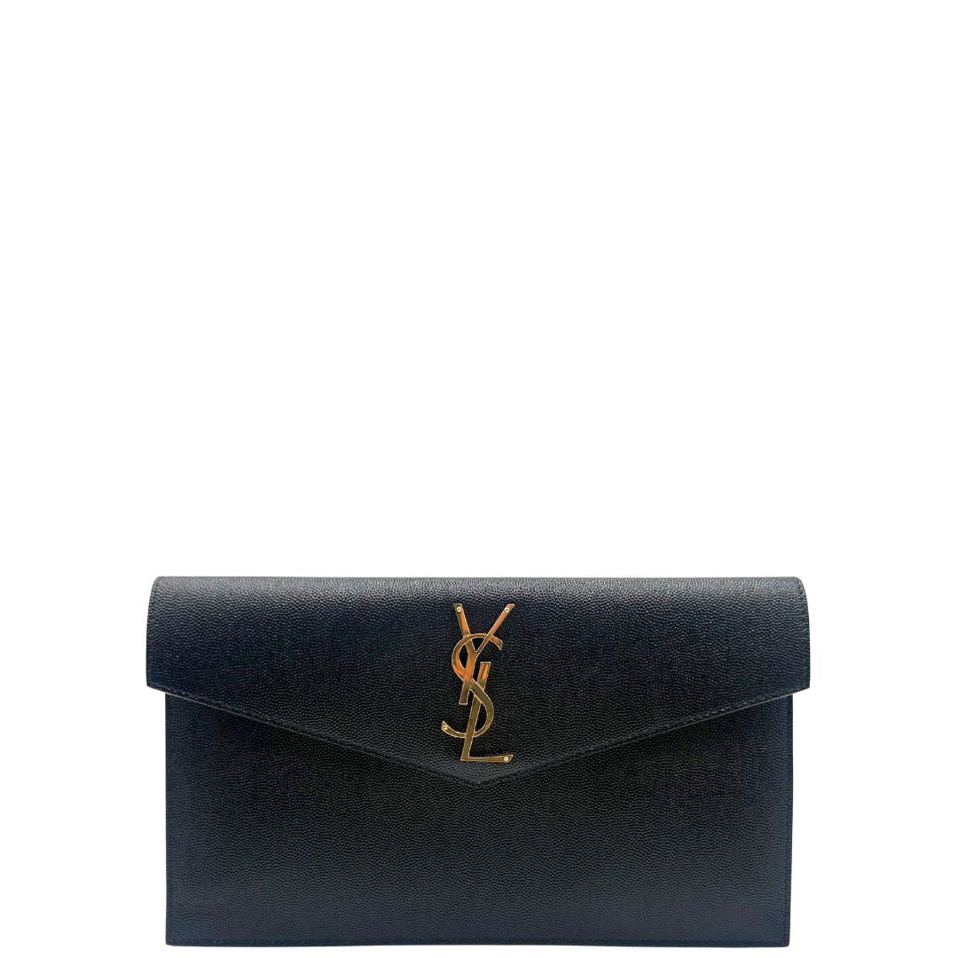 front Pochette Saint Laurent in pelle nera martellata impreziosita dall'iconico logo Cassandre, di lusso, originale, eccellenti condizioni, usata. 