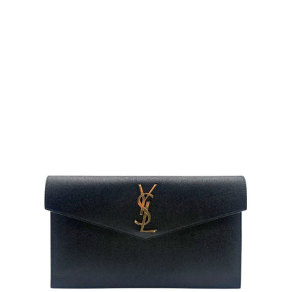 front Pochette Saint Laurent in pelle nera martellata impreziosita dall'iconico logo Cassandre, di lusso, originale, eccellenti condizioni, usata. 