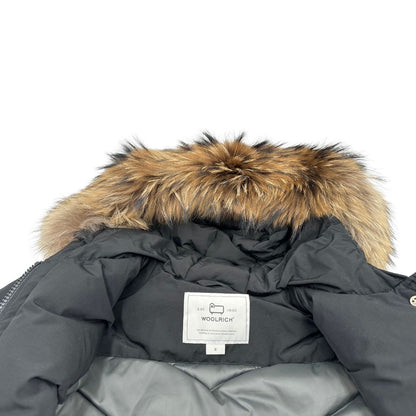 Giubbino Woolrich Artic Parka nero munita di un cappuccio rifinito in pelliccia, di lusso, originale, ottime condizioni, usato