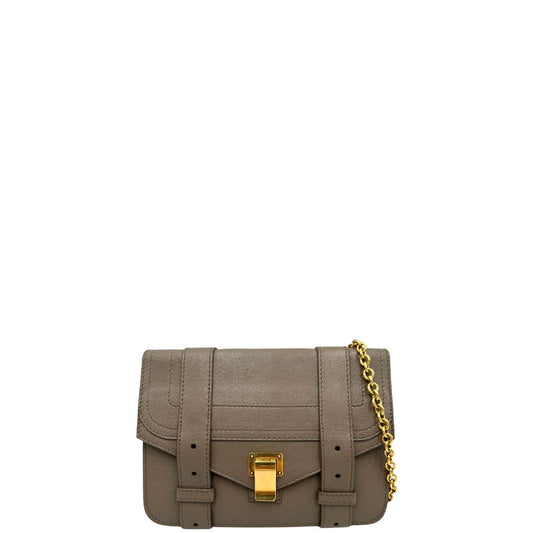 Front di un wallet on chain Proenza Schouler in pelle color tortora e parti metalliche dorate, usato, originale, seconnd hand, in ottime condizioni.