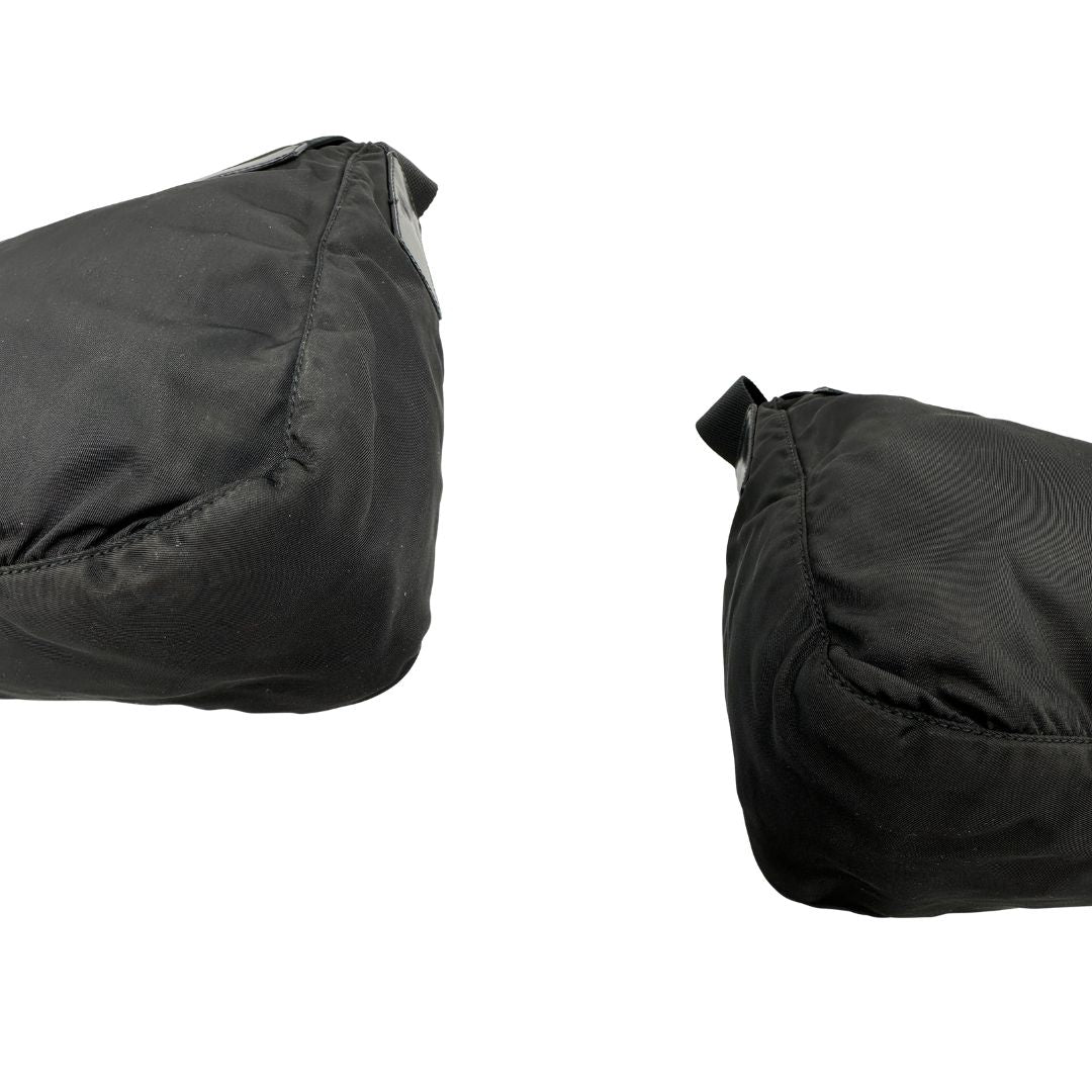 Angoli, Borsa Prada in nylon nero e finiture in pelle tono su tono; Originale, usata, di lusso, in ottime condizioni.