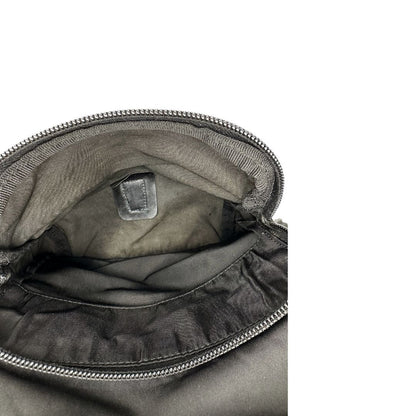 Interno tasca, Borsa Prada in nylon nero e finiture in pelle tono su tono; Originale, usata, di lusso, in ottime condizioni.