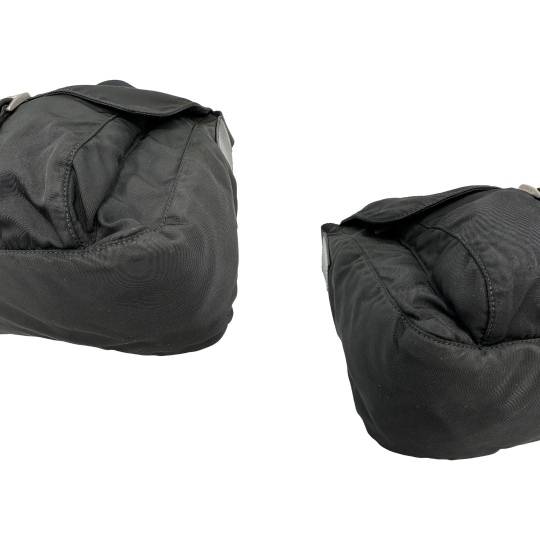 Angoli, Borsa Prada in nylon nero e finiture in pelle tono su tono; Originale, usata, di lusso, in ottime condizioni.