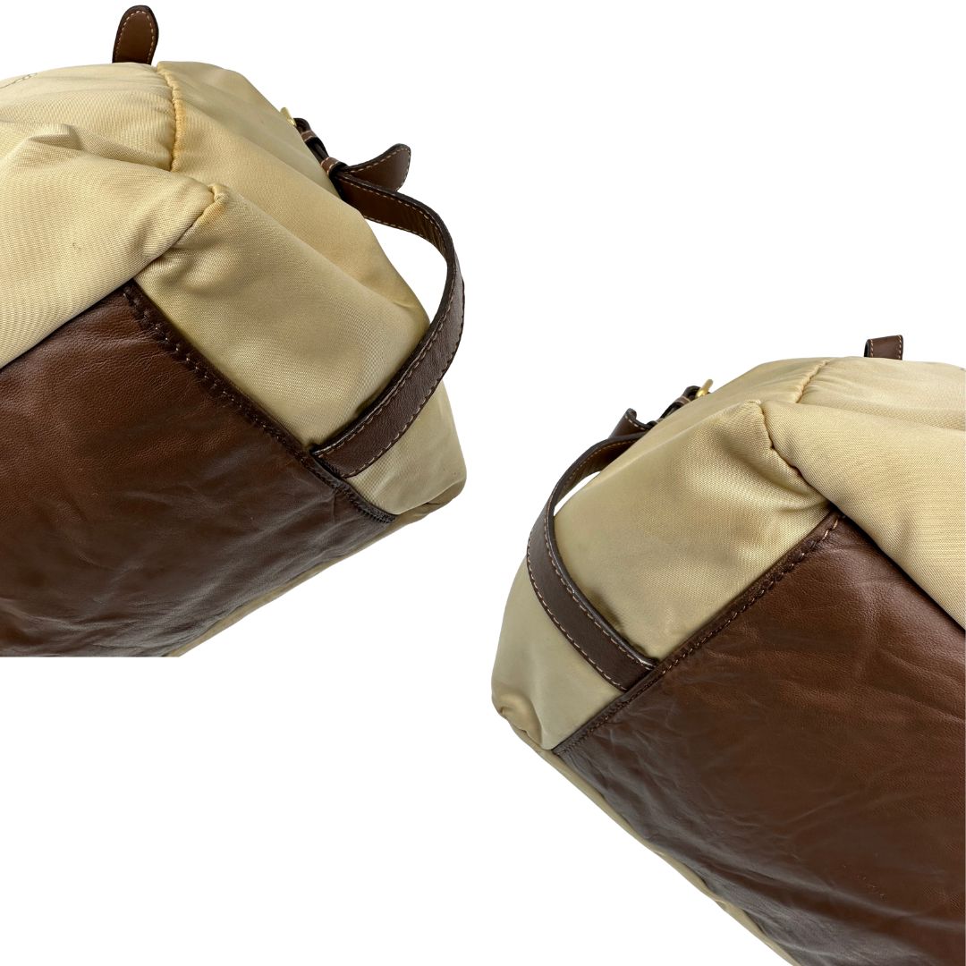 angoli Shopper Prada in nylon, munita di doppi manici, indossabile a spalla, di lusso, originale, ottime condizioni, usata. 