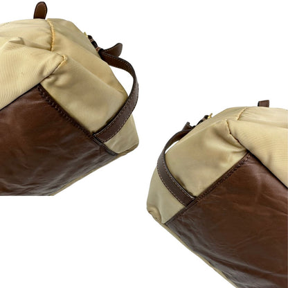 angoli Shopper Prada in nylon, munita di doppi manici, indossabile a spalla, di lusso, originale, ottime condizioni, usata. 