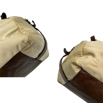 angoli Shopper Prada in nylon, munita di doppi manici, indossabile a spalla, di lusso, originale, ottime condizioni, usata. 