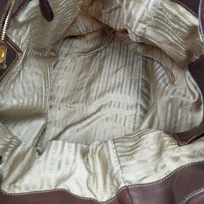 interno Shopper Prada in nylon, munita di doppi manici, indossabile a spalla, di lusso, originale, ottime condizioni, usata. 