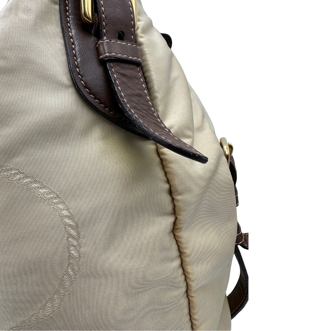 Shopper Prada in nylon, munita di doppi manici, indossabile a spalla, di lusso, originale, ottime condizioni, usata. 