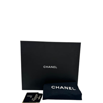 corredo Borsa Chanel in pelle nera trapuntata con hardware dorato, di lusso, originale, ottime condizioni, usata. 