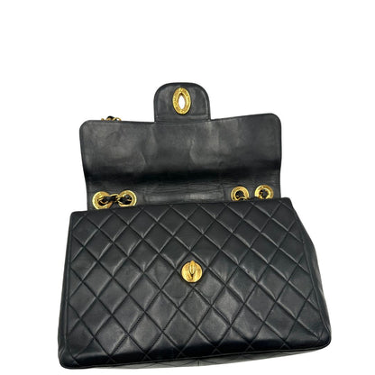 Borsa Chanel in pelle nera trapuntata con hardware dorato, di lusso, originale, ottime condizioni, usata. 