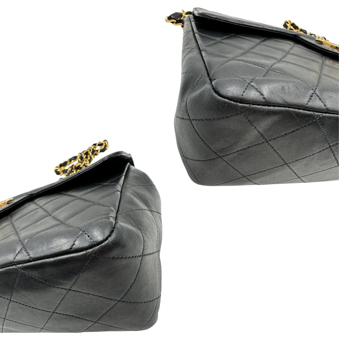 angoli Borsa Chanel in pelle nera trapuntata con hardware dorato, di lusso, originale, ottime condizioni, usata. 