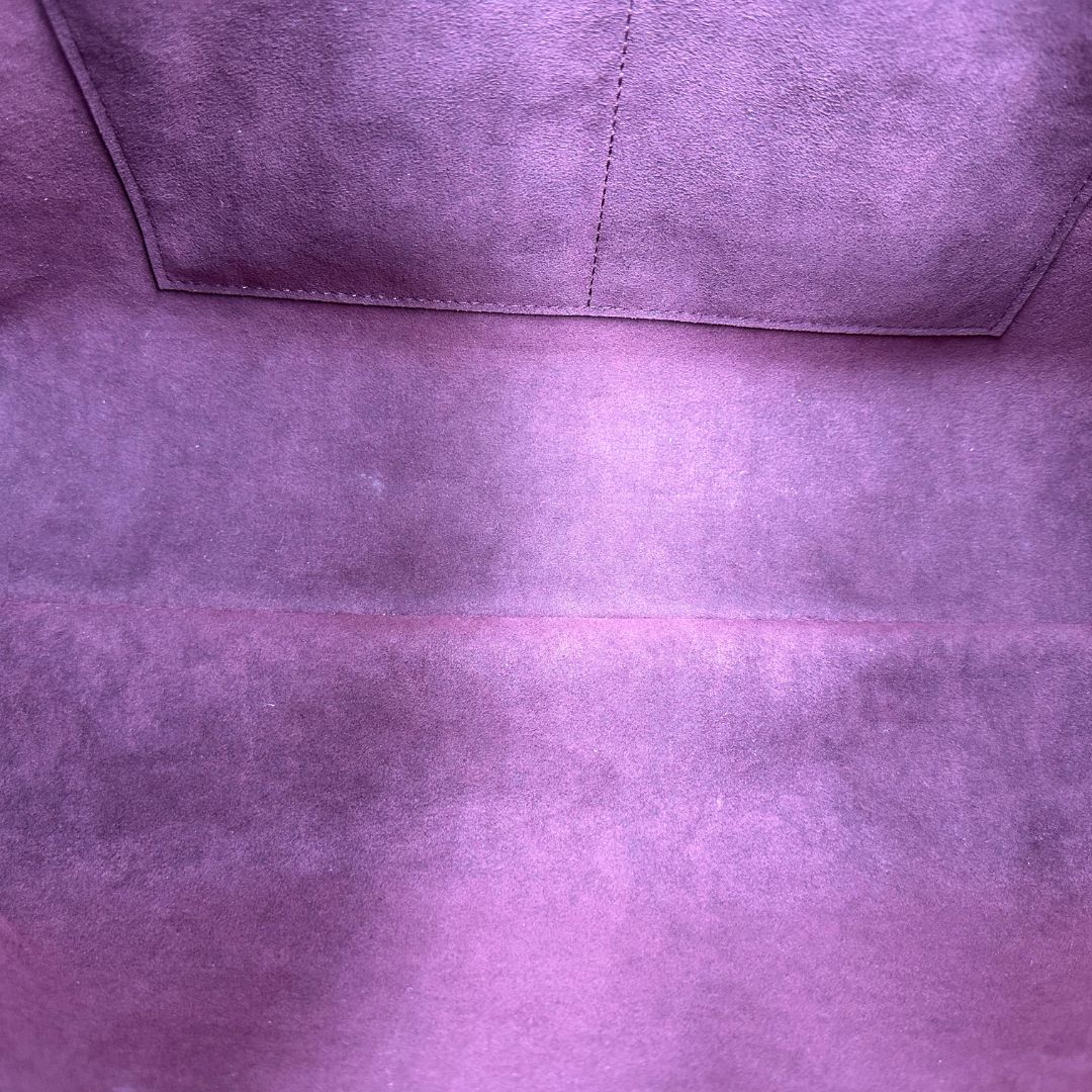 interno  La borsa CarryAll MM è realizzata in tela Monogram e rifinita in pelle naturale, di lusso, originale, ottime condizioni, usata. 