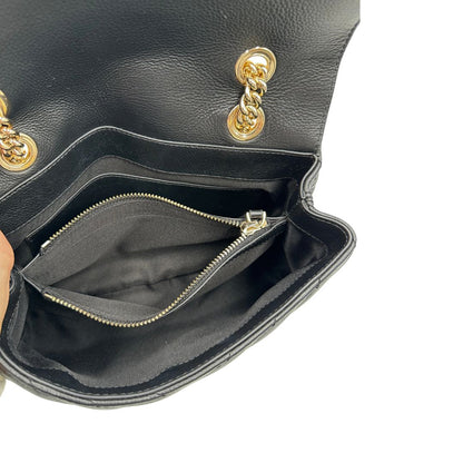Interno, Borsa Pinko in morbida nappa trapuntata con frange in pelle scamosciata e hardware dorato, indossabile a tracolla o a spalla.
