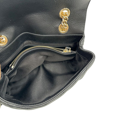 Interno, Borsa Pinko in morbida nappa trapuntata con frange in pelle scamosciata e hardware dorato, indossabile a tracolla o a spalla.