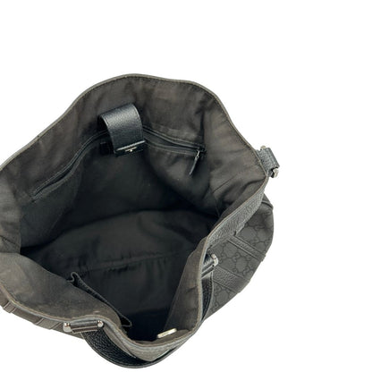 Interno, Borsa Gucci in tessuto nero trama GG, con parti metalliche argentate, indossabile a mano o a spalla. Originale, usata, di lusso, in ottime condizioni.