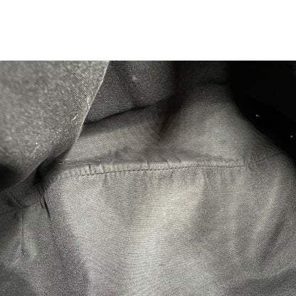 Interno, Borsa Gucci in tessuto nero trama GG, con parti metalliche argentate, indossabile a mano o a spalla. Originale, usata, di lusso, in ottime condizioni.