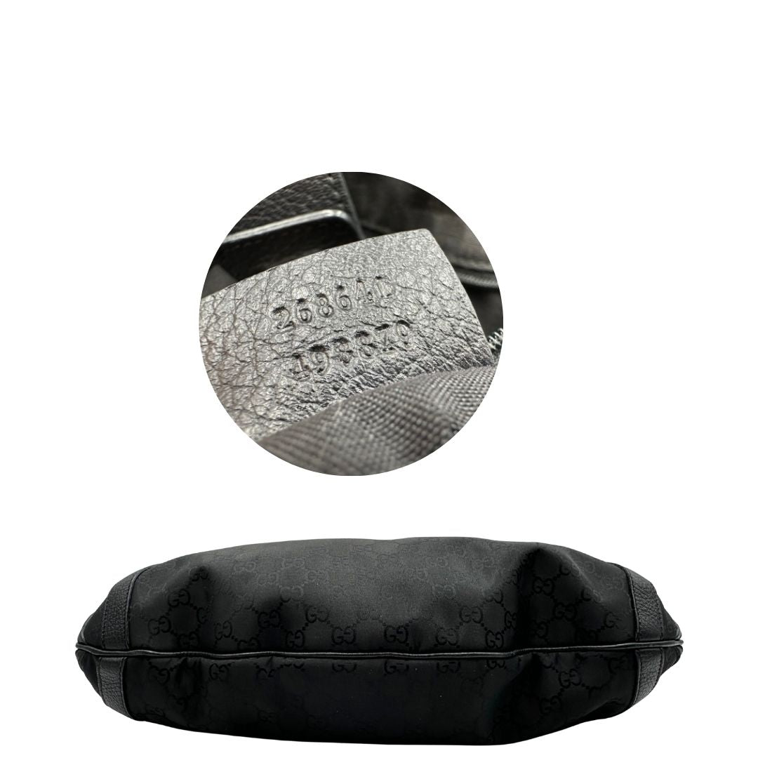 Base e codice,  Borsa Gucci in tessuto nero trama GG, con parti metalliche argentate, indossabile a mano o a spalla. Originale, usata, di lusso, in ottime condizioni.