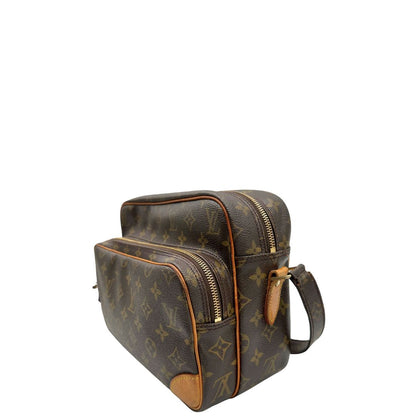 Laterale destro di una borsa Nile con tracolla di LV in canvas monogrammato, usata, originale, second hand, in ottime condizioni.