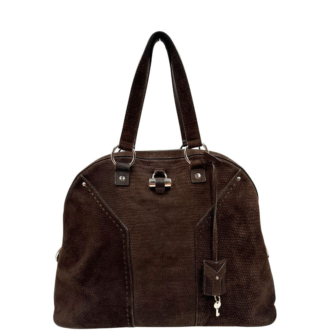 Front, Borsa YSL realizzata in camoscio marrone trama cocco color marrone cioccolato e hardware argentato, indossabile a spalla. Originale, usata, di lusso, in ottime condizioni.