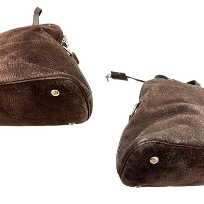 Angoli, Borsa YSL realizzata in camoscio marrone trama cocco color marrone cioccolato e hardware argentato, indossabile a spalla. Originale, usata, di lusso, in ottime condizioni.