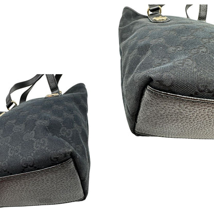Angoli di una borsa a spalla Gucci in tessuto nero trama GG, con parti metalliche dorate, usata, originale, second hand, in ottime condizioni.