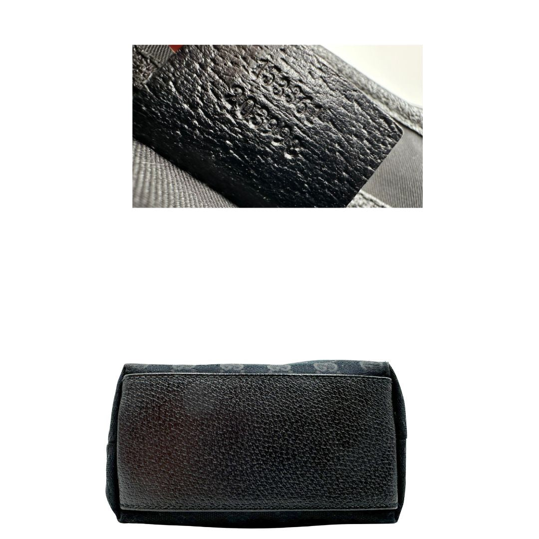 Base e codice di una borsa a spalla Gucci in tessuto nero trama GG, con parti metalliche dorate, usata, originale, second hand, in ottime condizioni.
