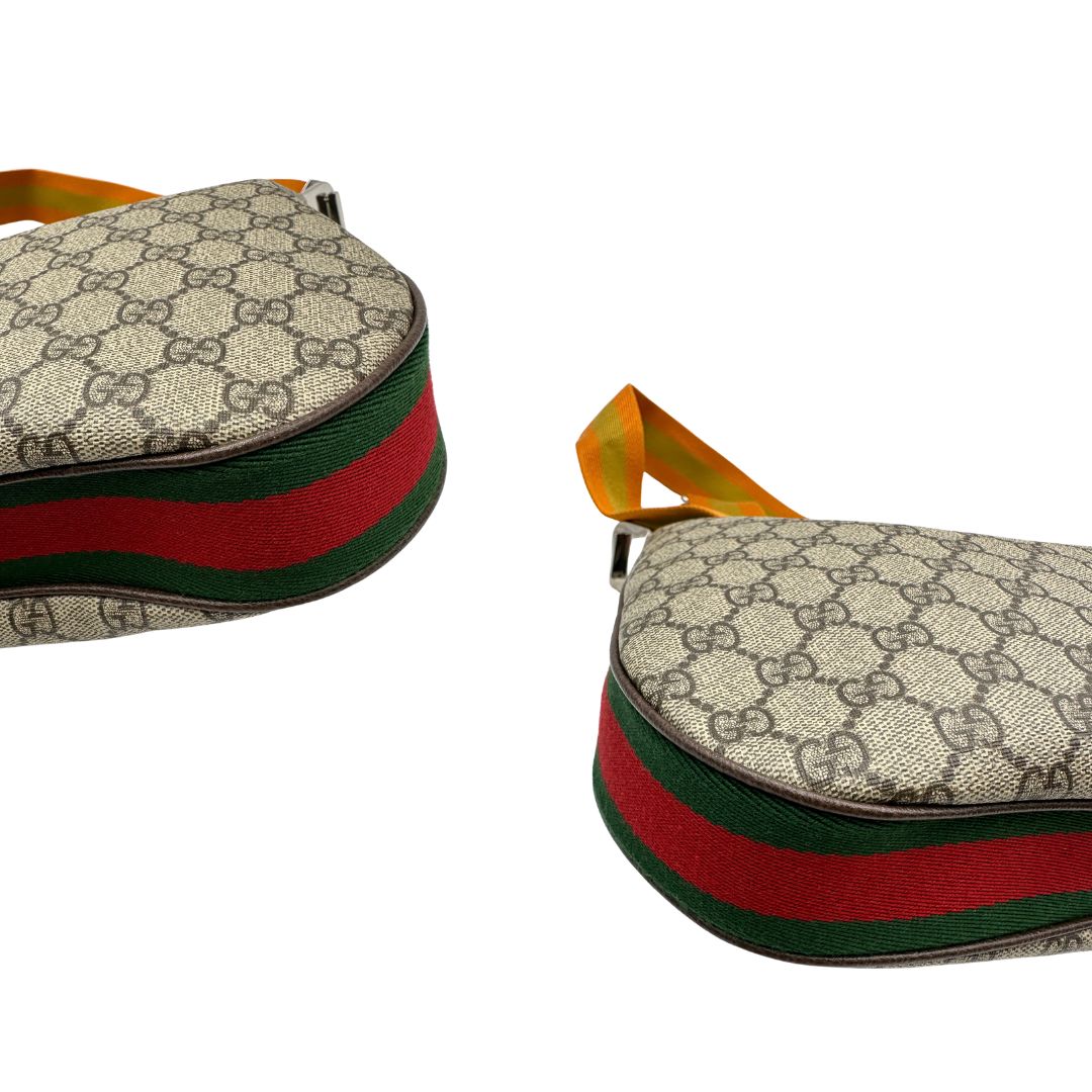 Angoli, Borsa Gucci Attache in canvas beige con tracolla Web arancione e verde. Originale, usata, di lusso, in condizioni eccellenti.