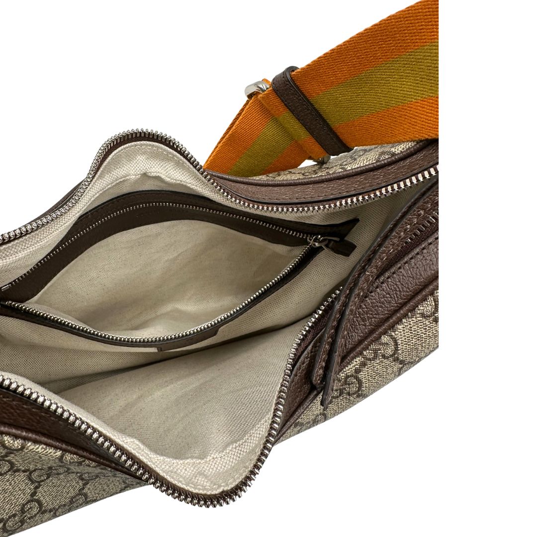 Interno, Borsa Gucci Attache in canvas beige con tracolla Web arancione e verde. Originale, usata, di lusso, in condizioni eccellenti.
