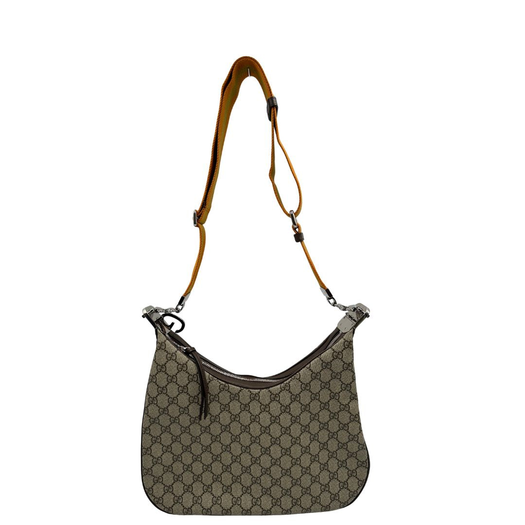 Front, Borsa Gucci Attache in canvas beige con tracolla Web arancione e verde. Originale, usata, di lusso, in condizioni eccellenti.