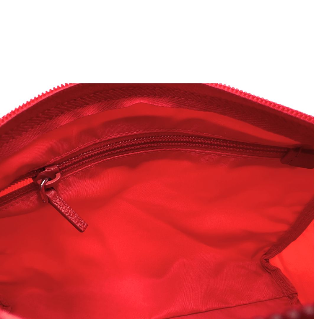 Interno, Necessaire Prada in tessuto Vela rosso e hardware argentato. Originale, usata, di lusso, in ottime condizioni.
