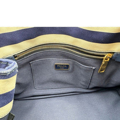 Interno, Borsa Prada in tela caratterizzato da una fantasia a righe orizzontali blu navy e avorio, Indossabile a mano oppure a tracolla.