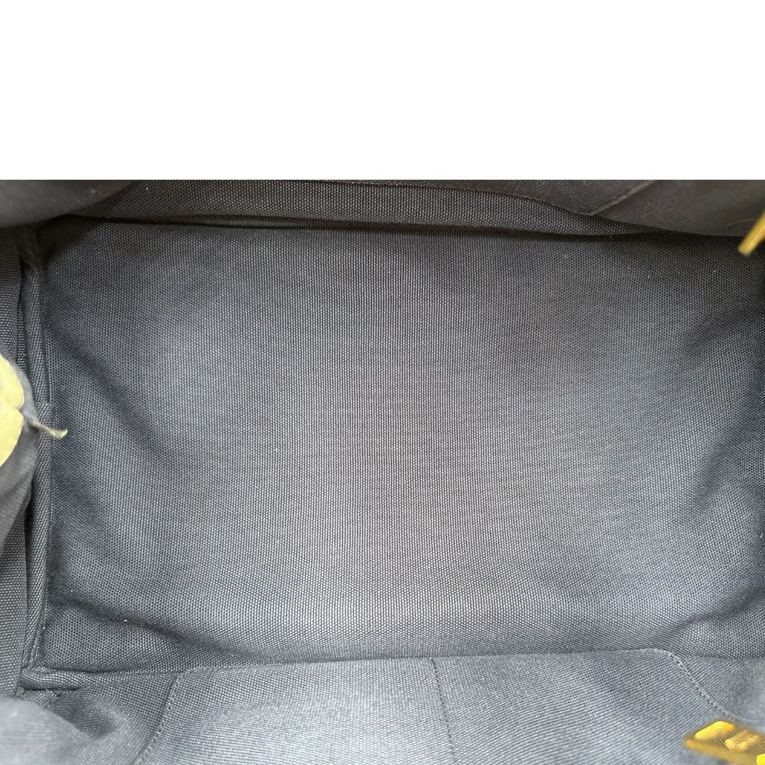 Interno, Borsa Prada in tela caratterizzato da una fantasia a righe orizzontali blu navy e avorio, Indossabile a mano oppure a tracolla.