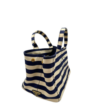 Borsa Prada in tela caratterizzato da una fantasia a righe orizzontali blu navy e avorio, Indossabile a mano oppure a tracolla.