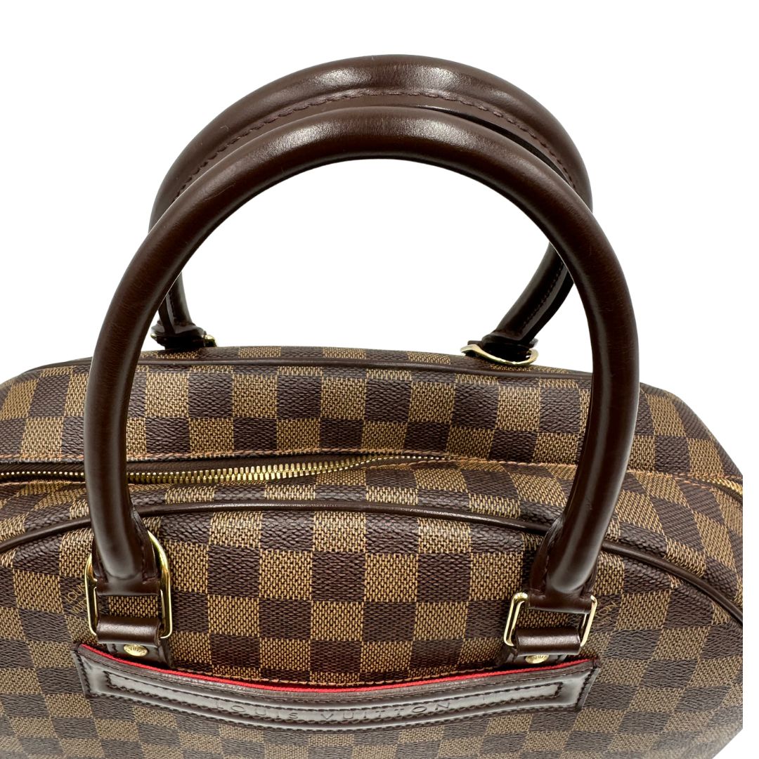manici Borsa Nolita in canvas Damier Ébène e hardware dorato, indossabile a mano, di lusso, originale, ottime condizioni, usata. 
