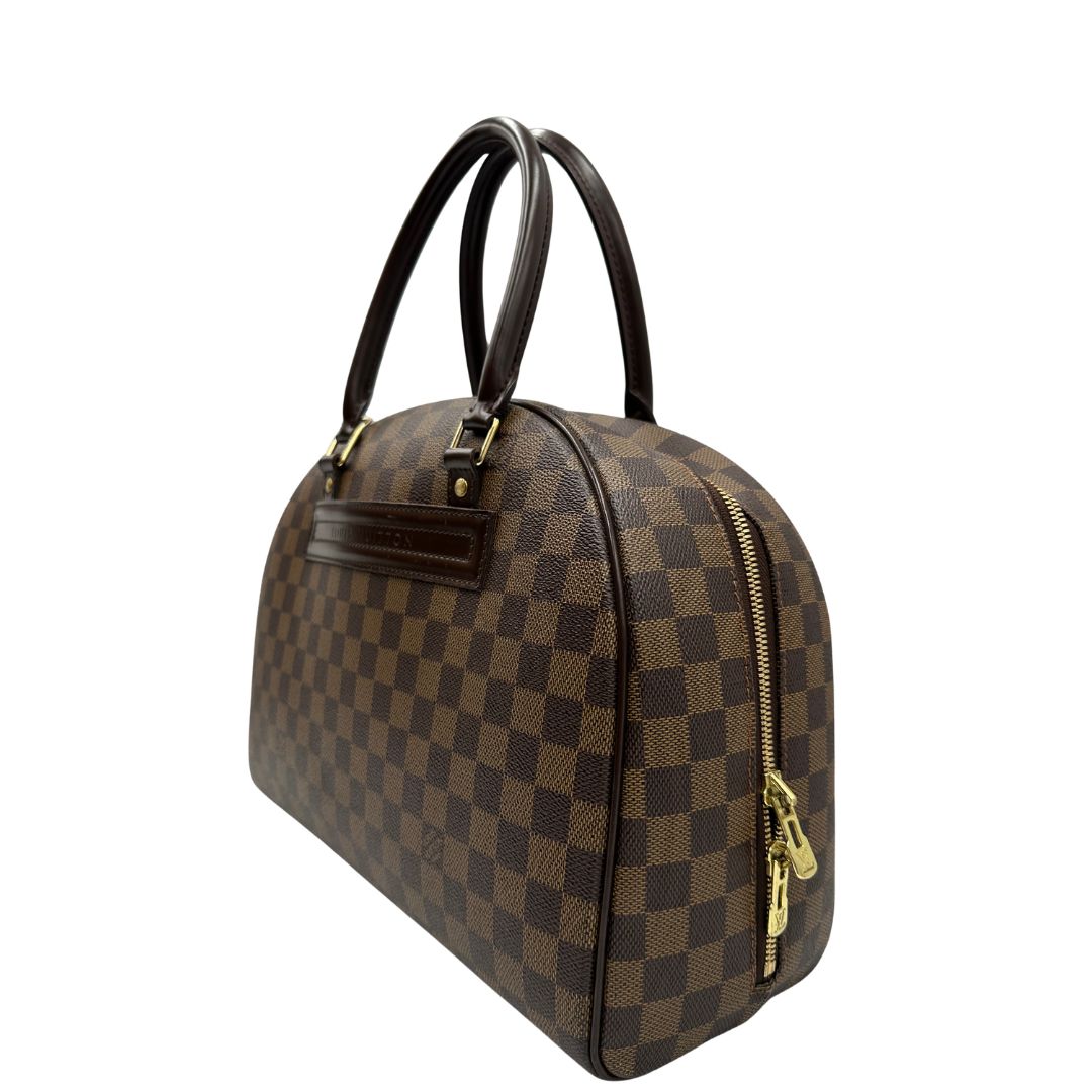 lato Borsa Nolita in canvas Damier Ébène e hardware dorato, indossabile a mano, di lusso, originale, ottime condizioni, usata. 