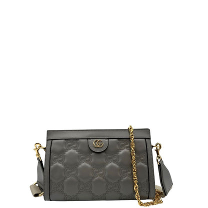 Front, Borsa Gucci in pelle matelassè grigia GG con parti metalliche dorate. Indossabile a tracolla oppure a mano. Originale, usata, di lusso, in condizioni eccellenti.