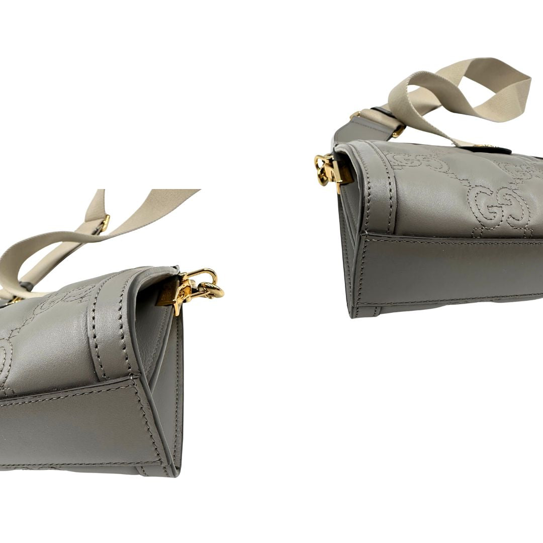 Angoli, Borsa Gucci in pelle matelassè grigia GG con parti metalliche dorate. Indossabile a tracolla oppure a mano. Originale, usata, di lusso, in condizioni eccellenti.