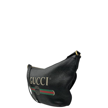 Lato sinistro, Borsa hobo a mezzaluna in pelle morbida martellata nera Gucci con stampa logo, indossabile a tracolla. Originale, usata, di lusso, in condizioni eccellenti.