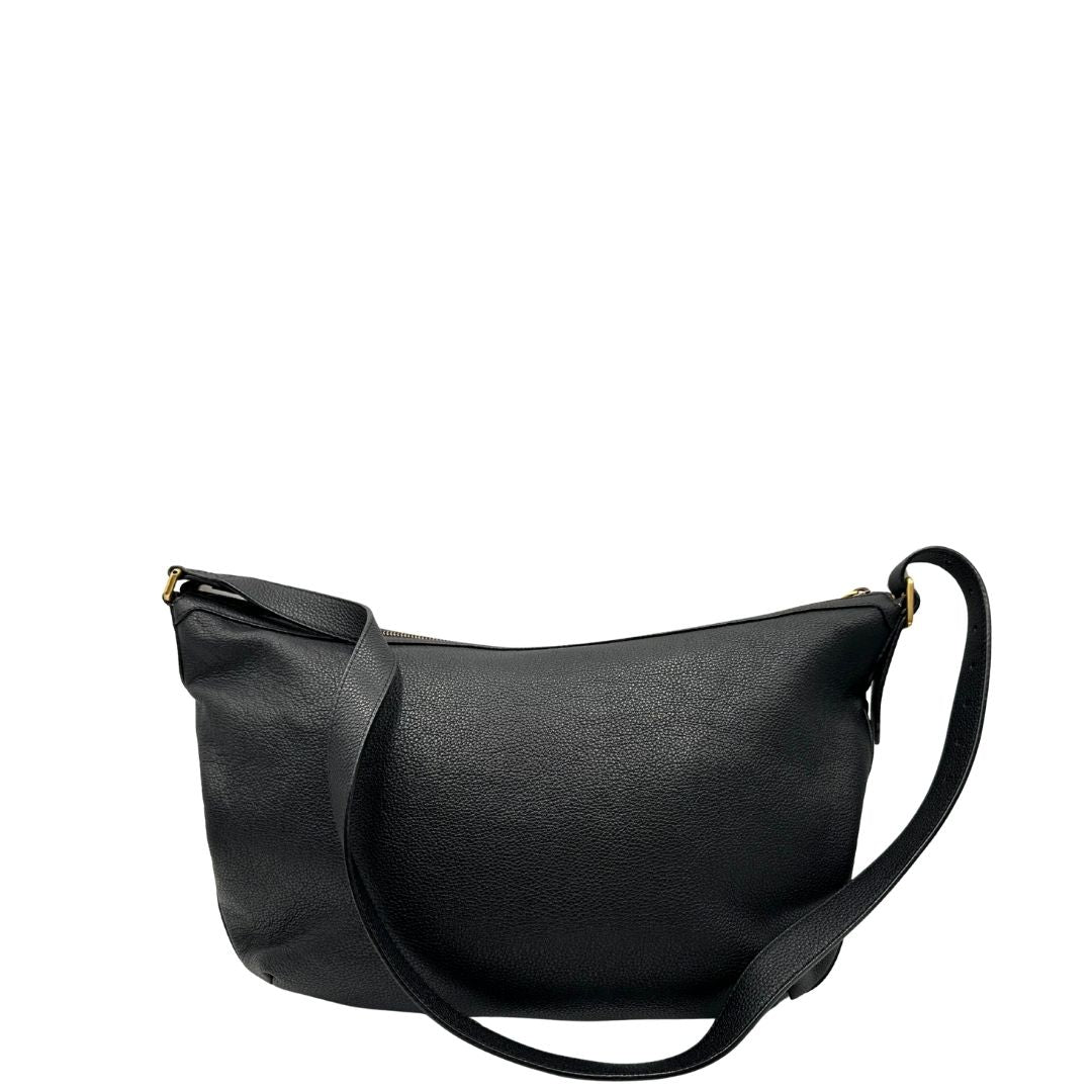Retro, Borsa hobo a mezzaluna in pelle morbida martellata nera Gucci con stampa logo, indossabile a tracolla. Originale, usata, di lusso, in condizioni eccellenti.