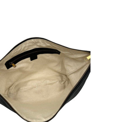 Interno, Borsa hobo a mezzaluna in pelle morbida martellata nera Gucci con stampa logo, indossabile a tracolla. Originale, usata, di lusso, in condizioni eccellenti.