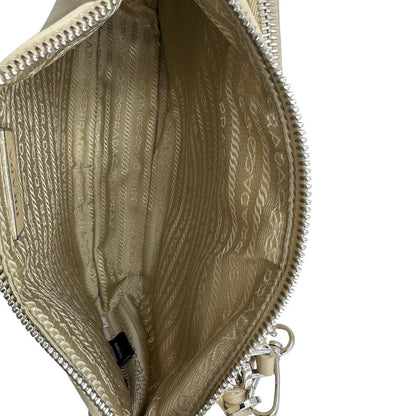 interno borsa a tracolla Prada in re- nylon beige con pochette amovibile, di lusso, originale, ottime condizioni, usata.
