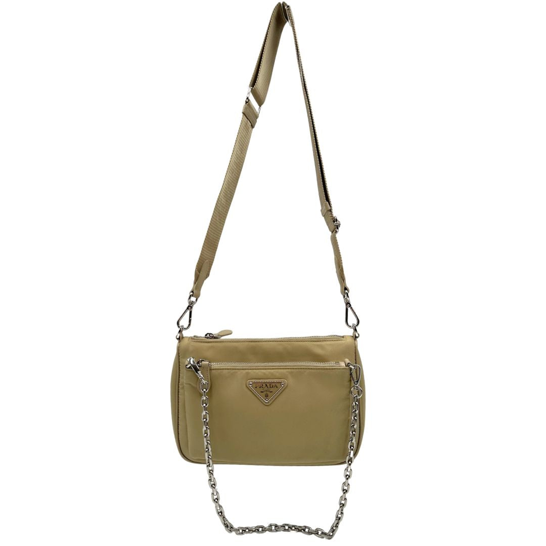  borsa a tracolla Prada in re- nylon beige con pochette amovibile, di lusso, originale, ottime condizioni, usata.